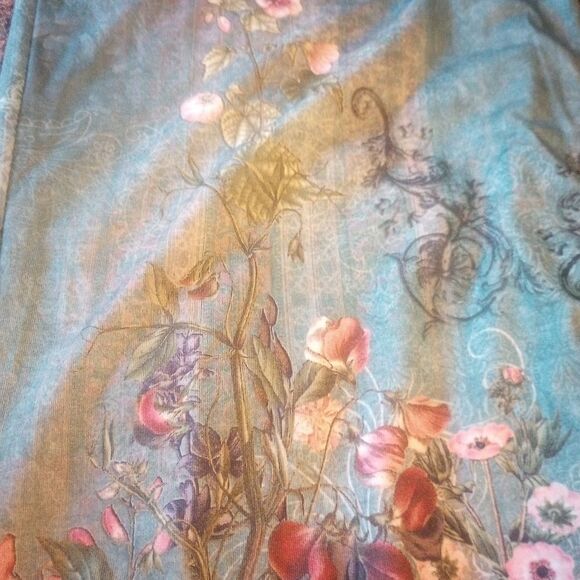 Elastic waist lace and floral cropped pants with pockets & scalloped hem… - Picture 9 of 9